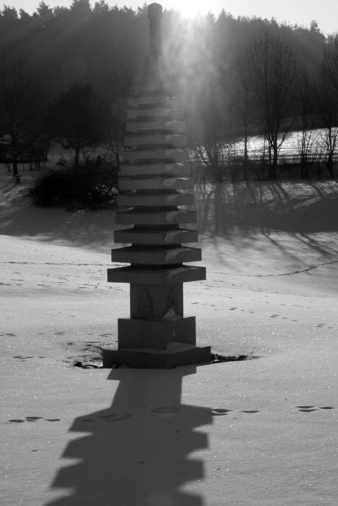 Steinturm im Schnee, Eisenbuch